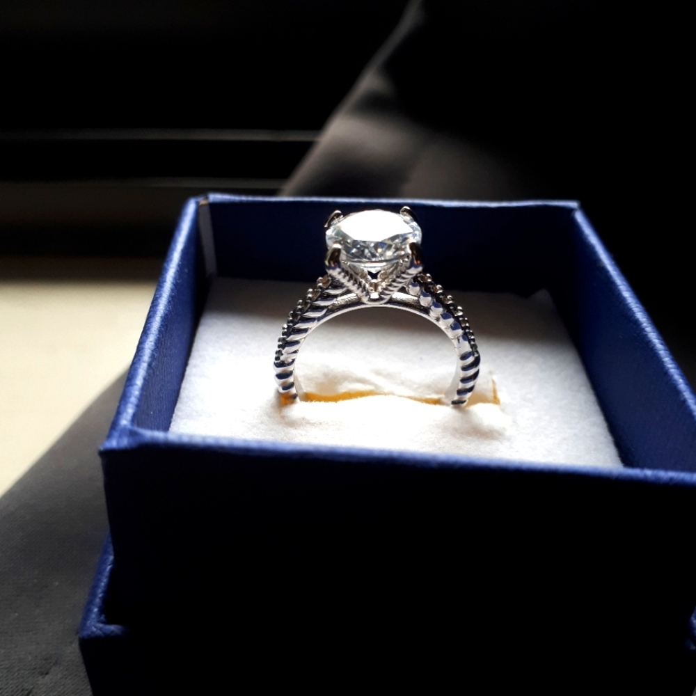 2 Carat Top Quality Cubic Zirconia Ring